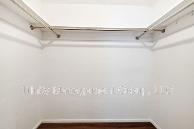 Building Photo - 4818 Dogwood St