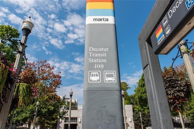 Building Photo - 408 Sycamore Dr