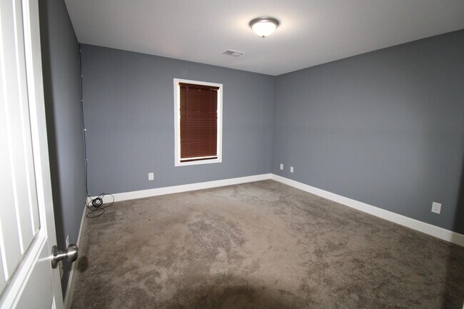 Building Photo - 2280 Equinox Ave