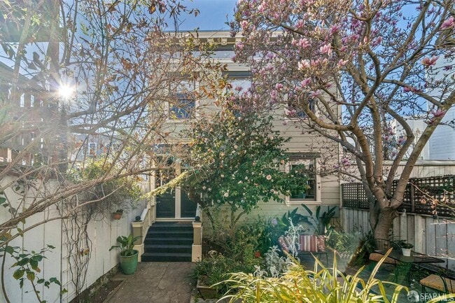 Building Photo - 38 Landers St