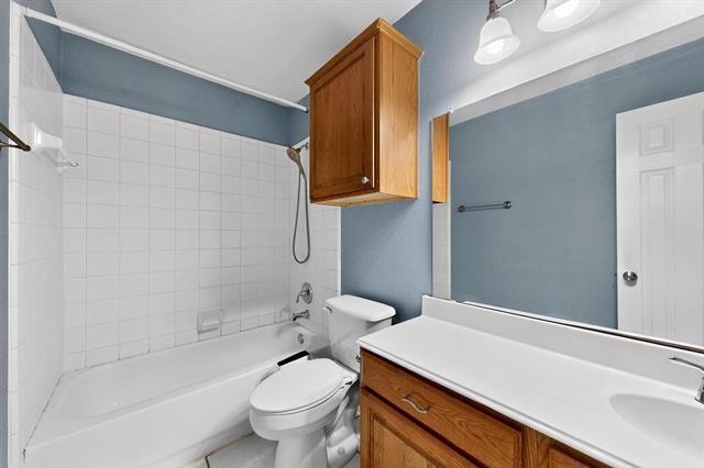 Building Photo - 9408 Daly Dr