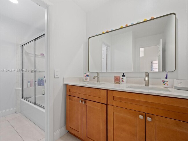 Building Photo - 413 Cameron Dr