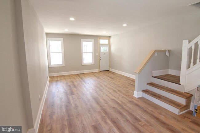 Building Photo - 17 W 4th St