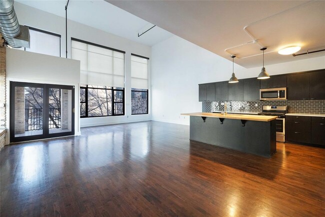 Building Photo - 411 Brazos St