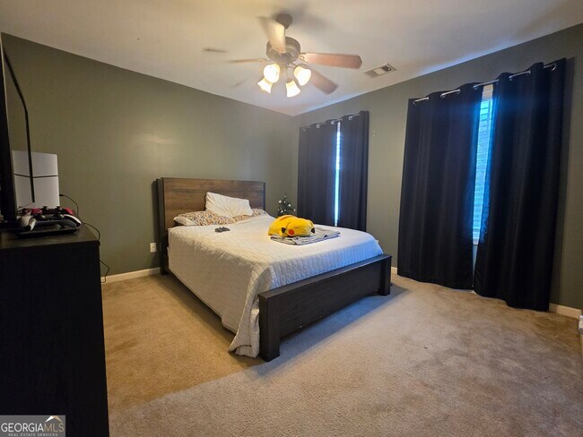 Building Photo - 94 Courtland Dr