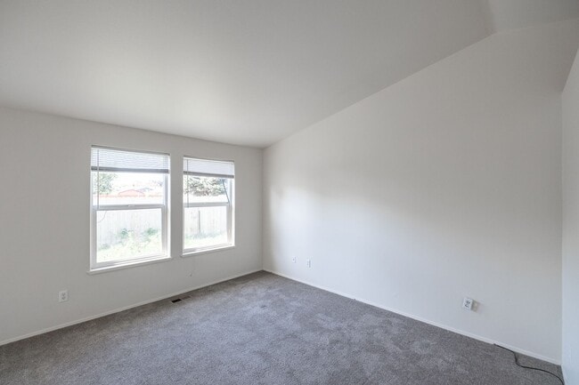 Building Photo - Hummingbird Duplex