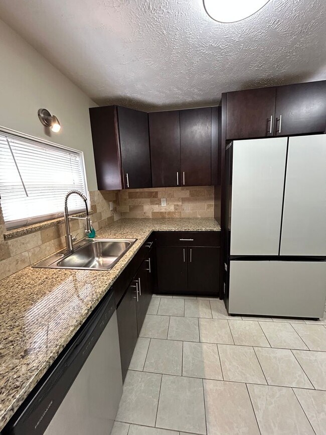 Building Photo - Brick Ranch for Rent in Highland  HTS close to the freeway