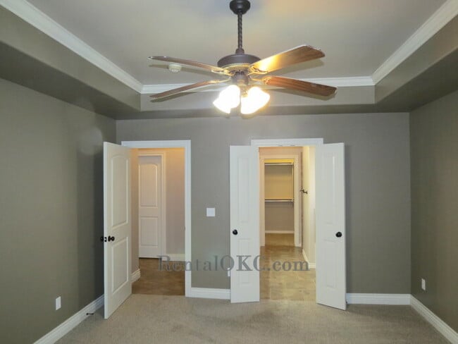 Building Photo - Stunning 3 Bed/2 Bath with office with bea...