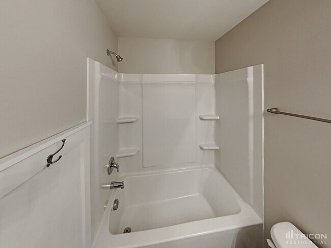 Building Photo - 232 Taylors Landing Ave