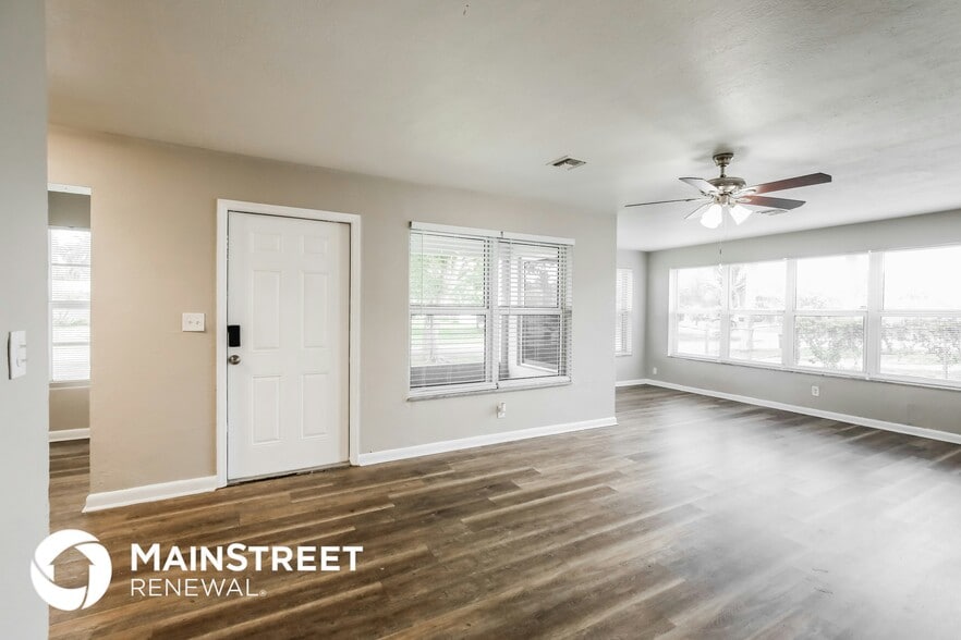 Building Photo - 6212 NW 15th Ct