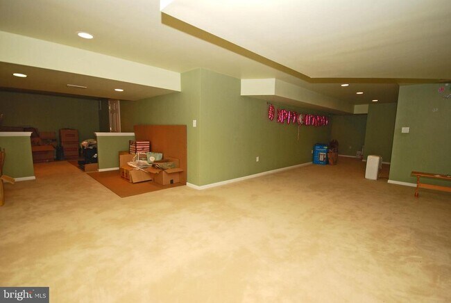 Building Photo - 43 Lockwood Dr