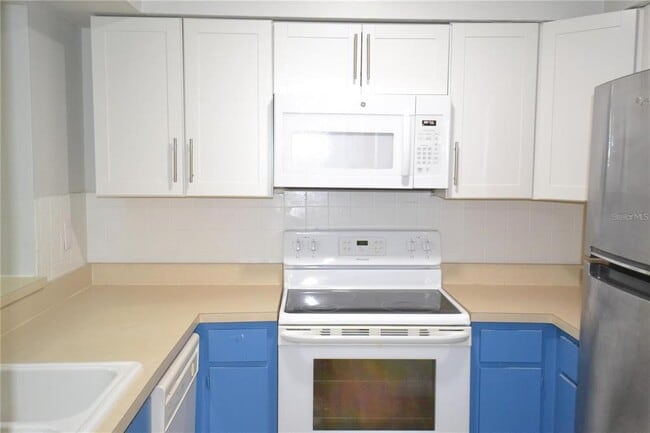 Building Photo - 3399 Mermoor Dr