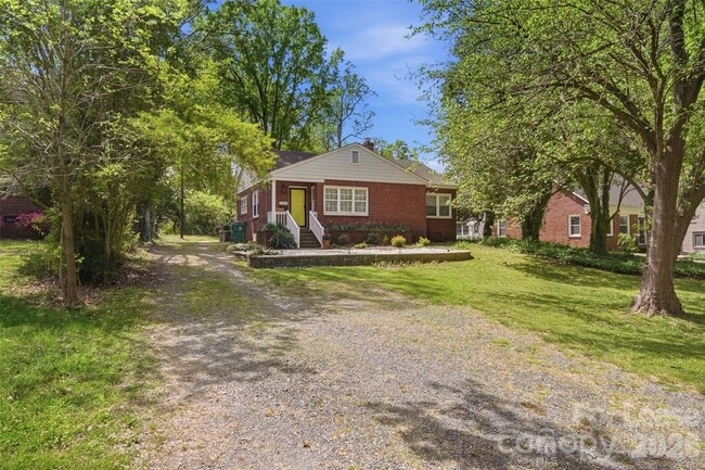 Building Photo - 2214 Arnold Dr