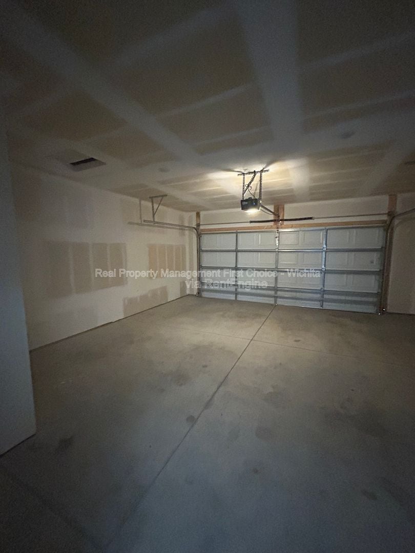 Building Photo - 1736 E Decarsky Ct