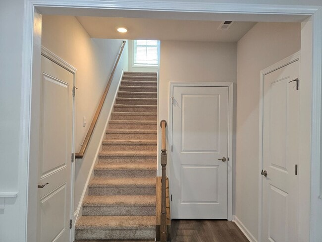Building Photo - 3 Bedroom / 3 Bath Single Family Home near Brier Creek with 1st floor living!