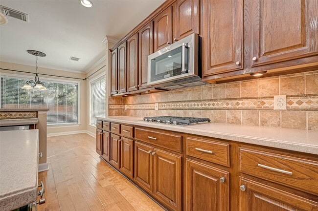 Building Photo - 11 Gabled Pines Pl