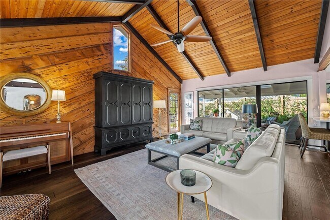 Building Photo - 731 Texas St