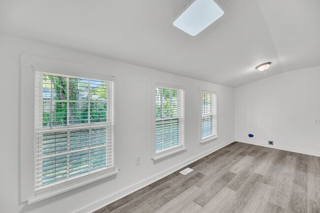 Building Photo - 2 Bedroom, 1 Bath Home in Air Habor of Wes...