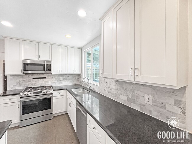 Building Photo - Unique 3BD/2BA Home in El Cerrito with Panoramic Views, Trex Deck & Large Yard