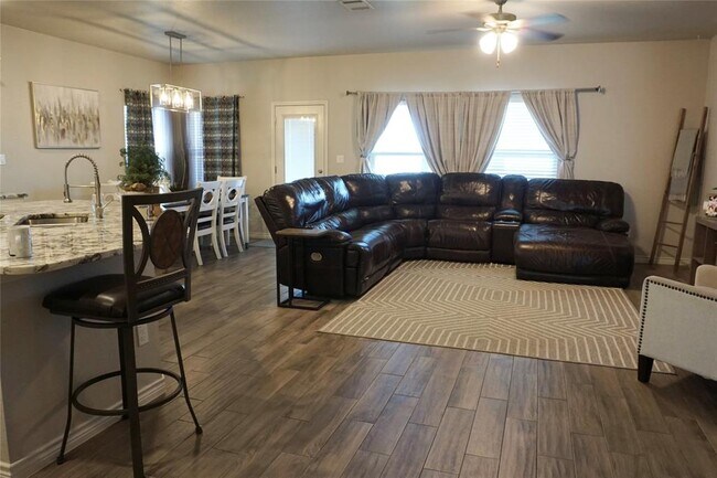 Building Photo - 520 Seabiscuit Dr