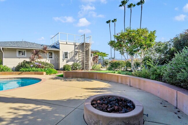 Building Photo - 5940 La Jolla Mesa Dr