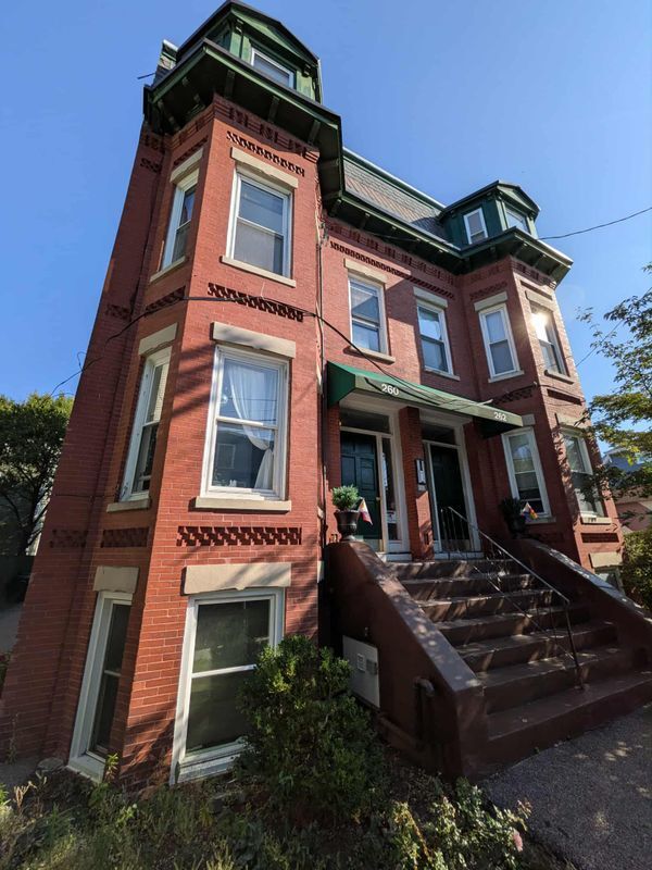 Building Photo - 260 Sidney St