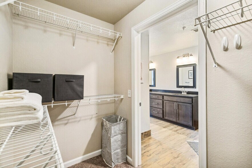 Building Photo - 1727 Pearl St