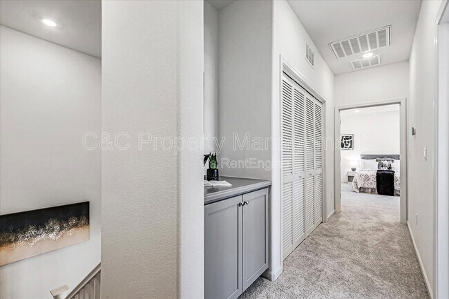 Building Photo - 379 Lundy Pl