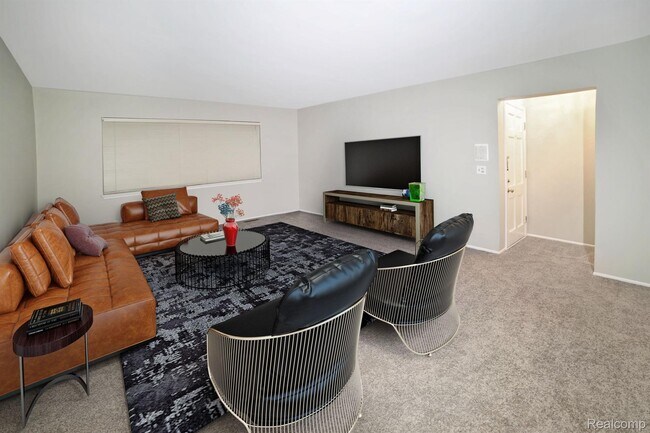 Living room - 42536 Woodward Ave