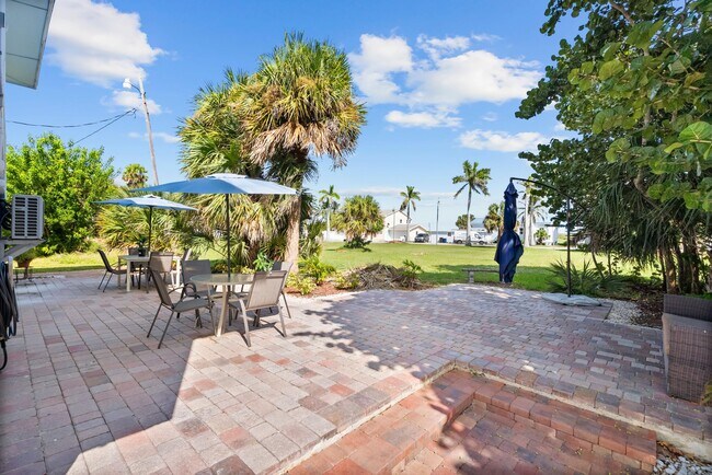 Building Photo - 670 Hernando St