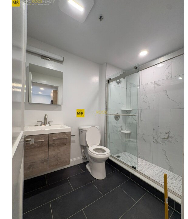 Building Photo - 131 Park Dr