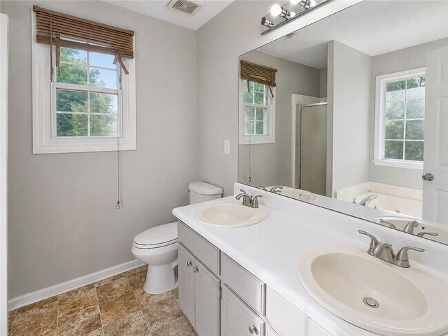 Building Photo - 2657 Amberly Glen Dr