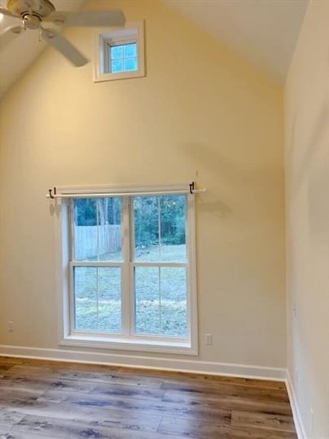 Building Photo - ***BEAUTIFUL QUAINT HOME NEAR MAYRIVER***