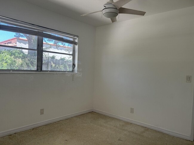 Building Photo - 396 Tequesta Dr