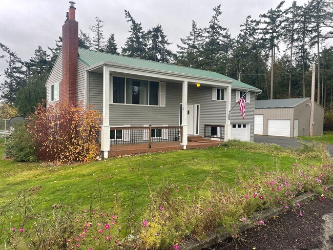 Primary Photo - Lovely Home with wonderful Views and a Mas...