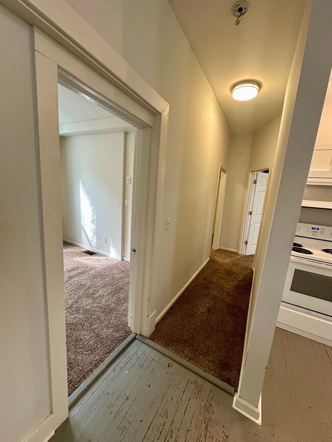 Building Photo - 2 BED | 1 BATH | BACKYARD | EASTSIDE (Anderson and E 31st)