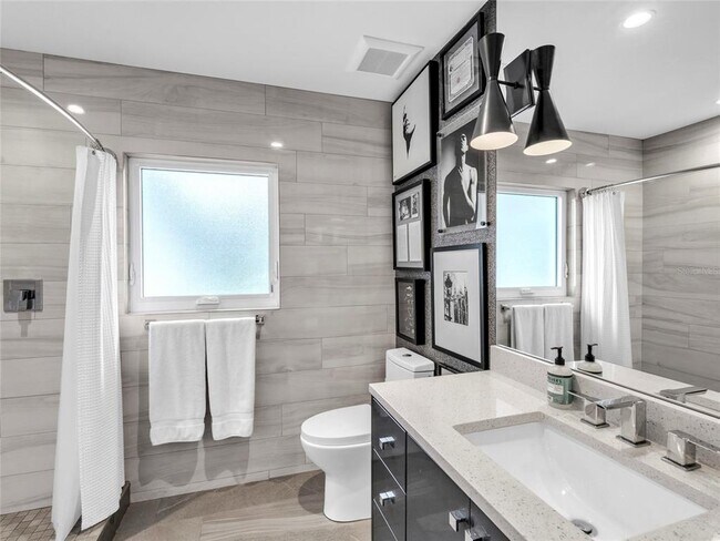 Building Photo - 4021 21st Ave N