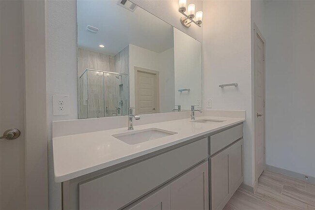 Building Photo - 29326 Red Rocks Pk Dr