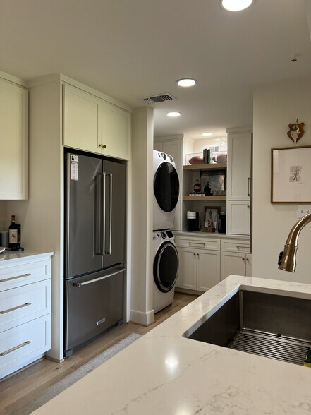 Coffee Area with laundry - 7725 River Ridge Rd NE