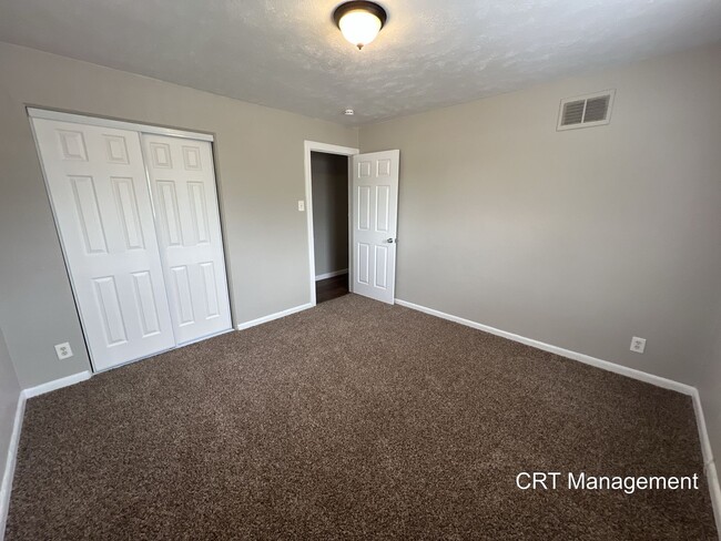 Building Photo - Freshly Updated 3-Bedroom, 1-Bathroom **Sp...