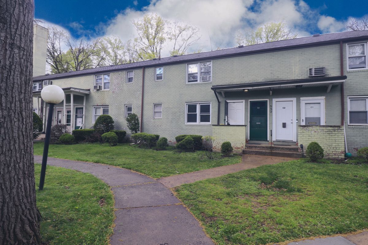 Building Photo - 592 Sherman Ave