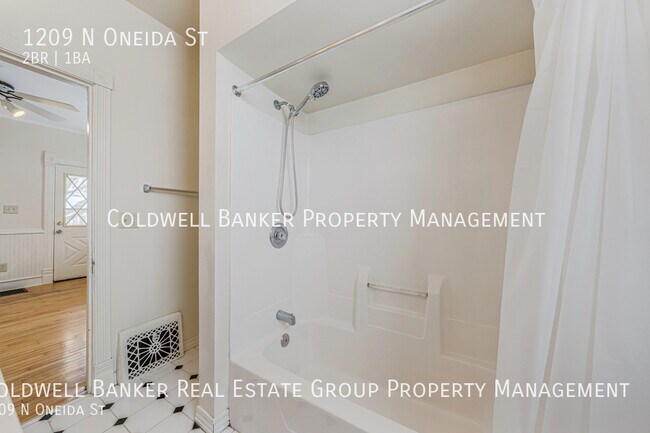 Building Photo - 1209 N Oneida St