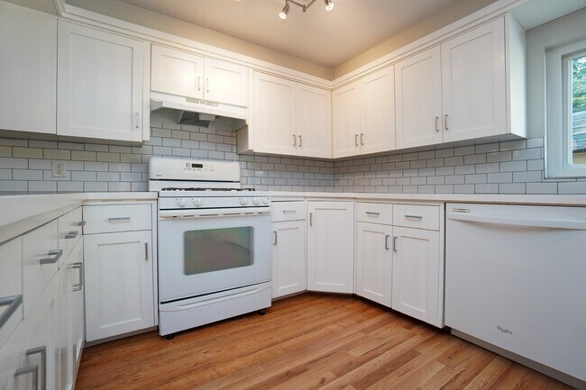 Building Photo - 5707 N Bogart Ln