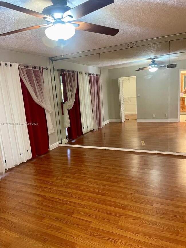 Building Photo - 6695 Racquet Club Dr