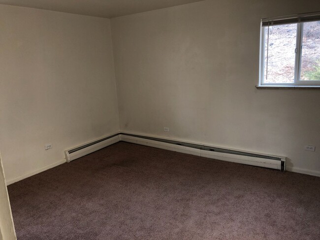 Building Photo - Prime Location in Golden – Pet-Friendly 2 ...