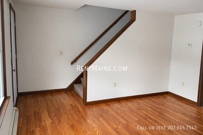 Building Photo - 19 Hemlock St