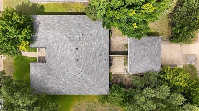 Building Photo - 11143 Joymeadow Dr