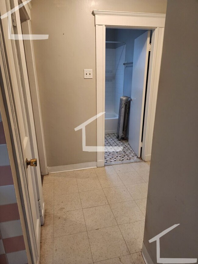 Building Photo - Nice 2 bed in JP