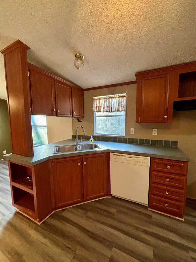 Building Photo - 111 Lakeside Woods Dr