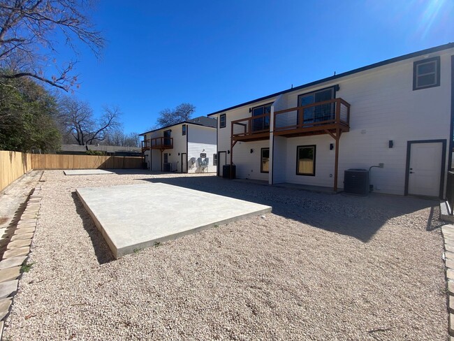 Building Photo - 313 Mill St